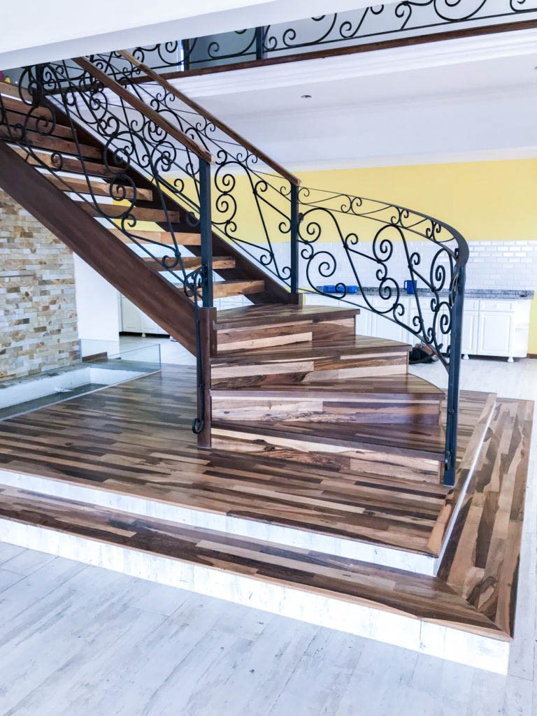 obra-entablonado-escaleras-multi-estrato-1