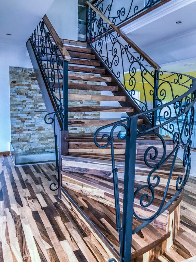 obra-entablonado-escaleras-multi-estrato-2