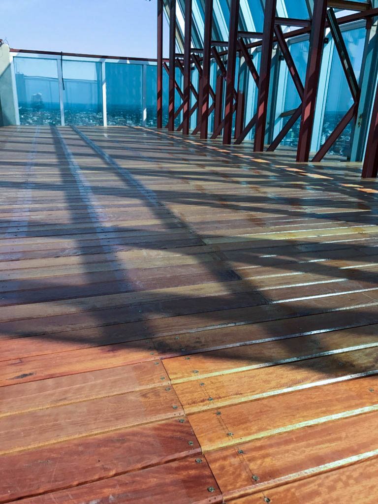 obra-piso-deck-eucalipto-rostrata-01