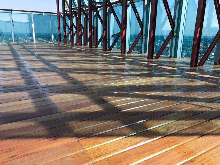 obra-piso-deck-eucalipto-rostrata-02