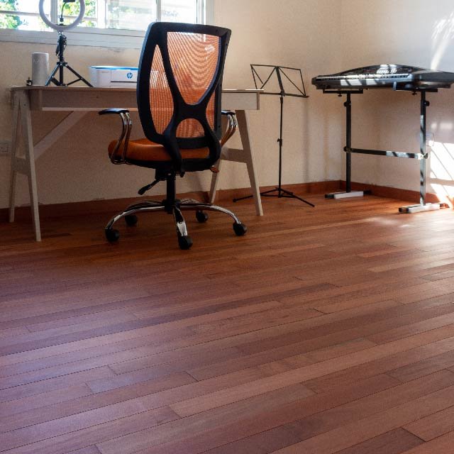 piso-entablonado-prefinished-macizo-eucalipto-rostrata-rolon (1)