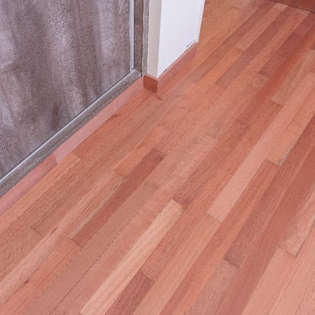 piso-entablonado-prefinished-macizo-eucalipto-rostrata-rolon (10)