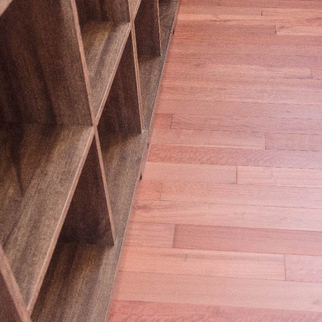 piso-entablonado-prefinished-macizo-eucalipto-rostrata-rolon (8)