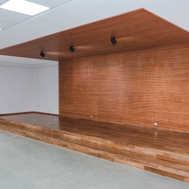 revestimiento-listones-piso-entablonado-madera-maciza-rolon (1)