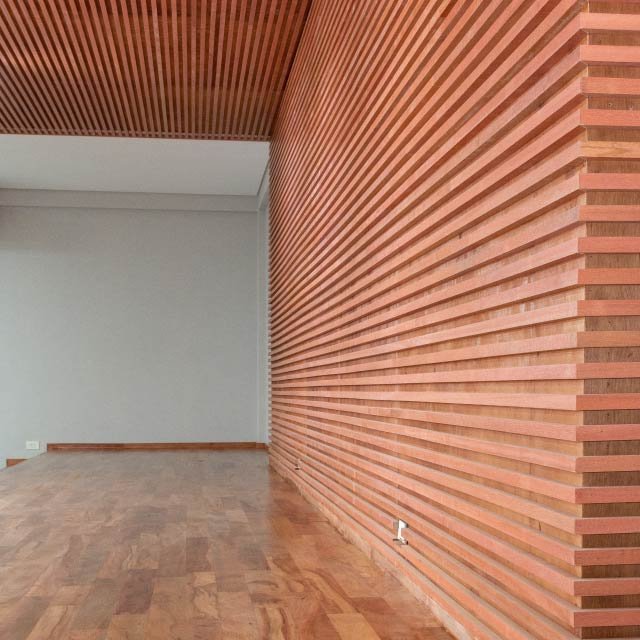 revestimiento-listones-piso-entablonado-madera-maciza-rolon (6)